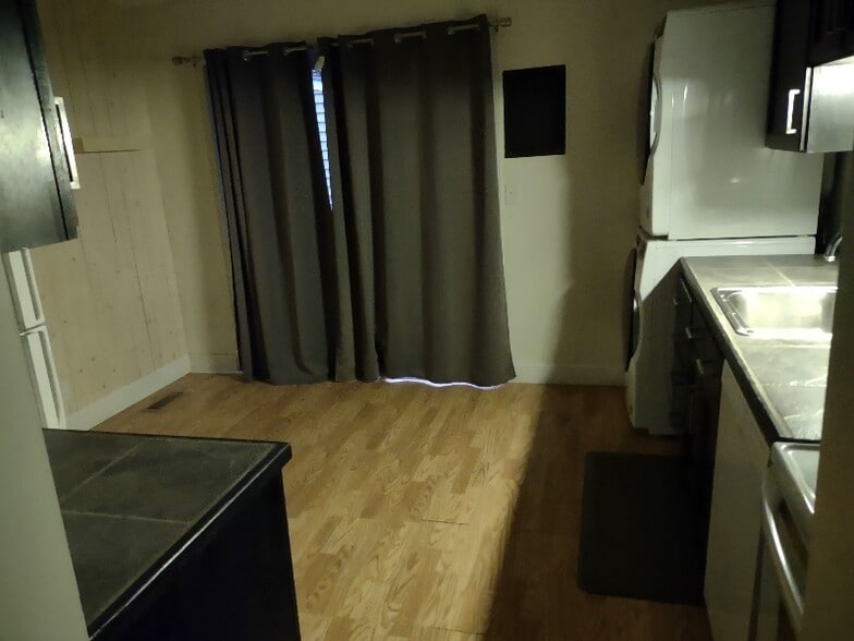 Building Photo - 2200 N 68th St