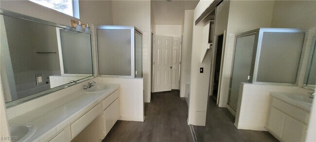 Building Photo - 6561 Avon Ct