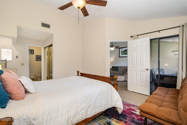 Building Photo - 1089 Country Club Dr