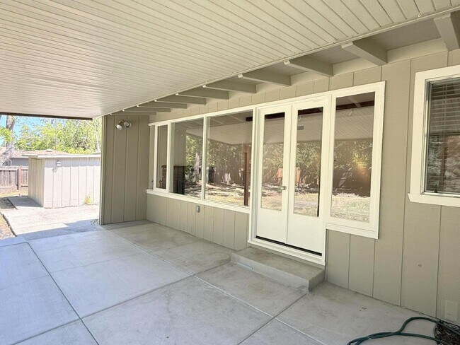 Building Photo - Sprawling Westside Walnut Creek Ranch Home...