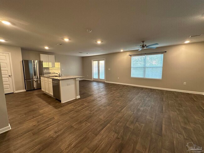 Building Photo - 7540 Oak Lake Blvd