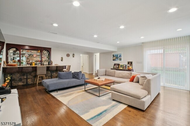 Building Photo - 5 Trombley Dr