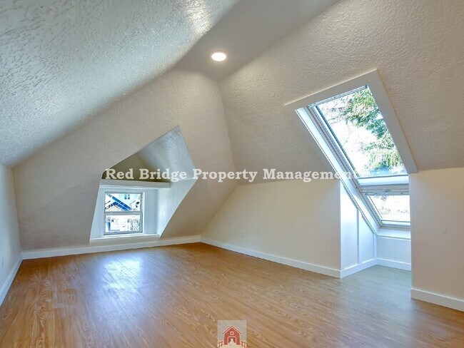 Building Photo - 5022 NE 23rd Ave