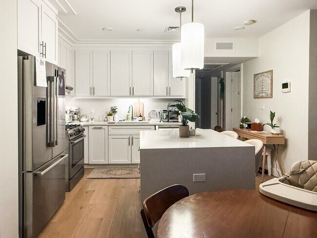 Building Photo - 301 Border St