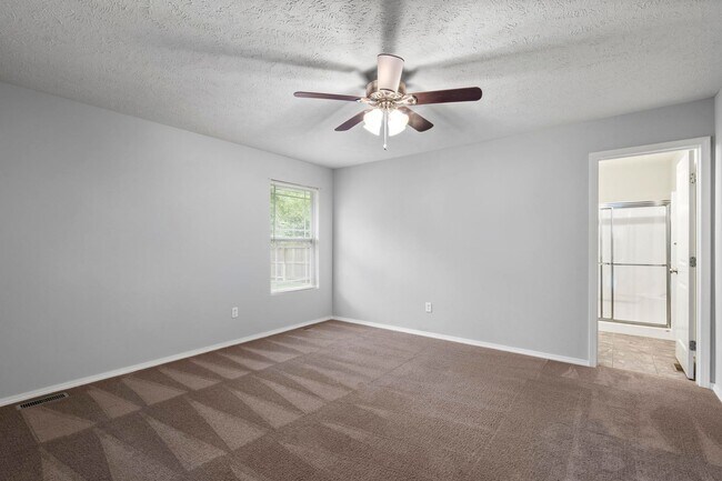 Building Photo - 3 Bedroom in Nixa!