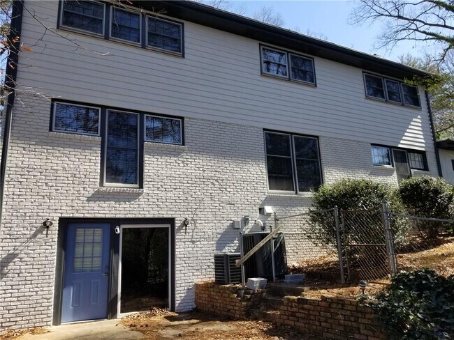 Building Photo - 6680 Williamson Dr NE