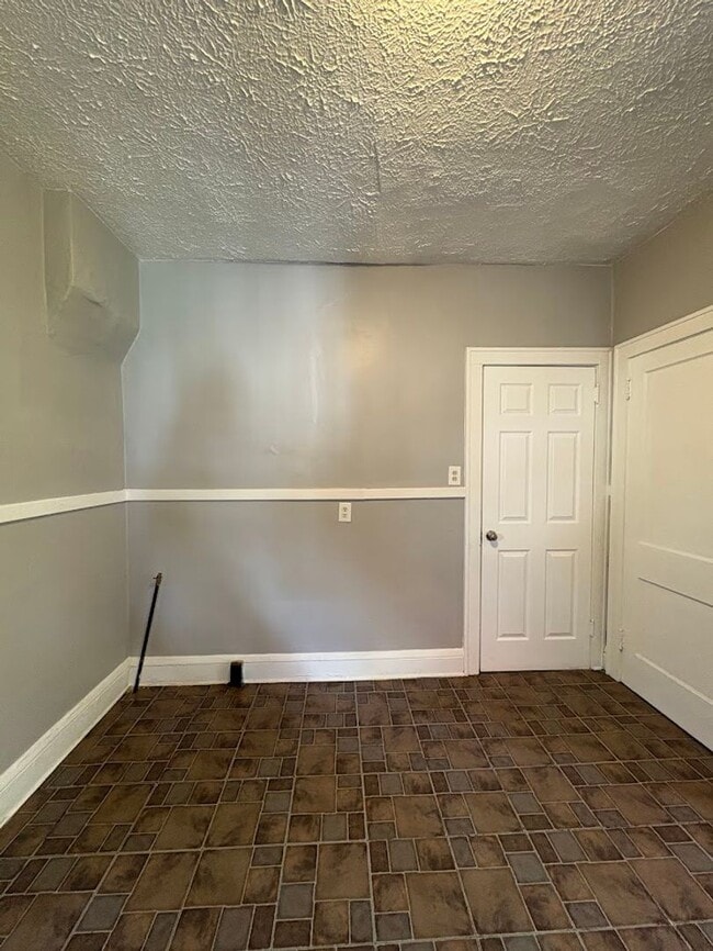 Building Photo - Three bedroom two bathroom home for rent