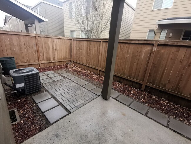 Building Photo - Recently Renovated! Spacious 3 Bedroom Home with Fenced Yard, Patio, and 2-Car Garage With Move I...