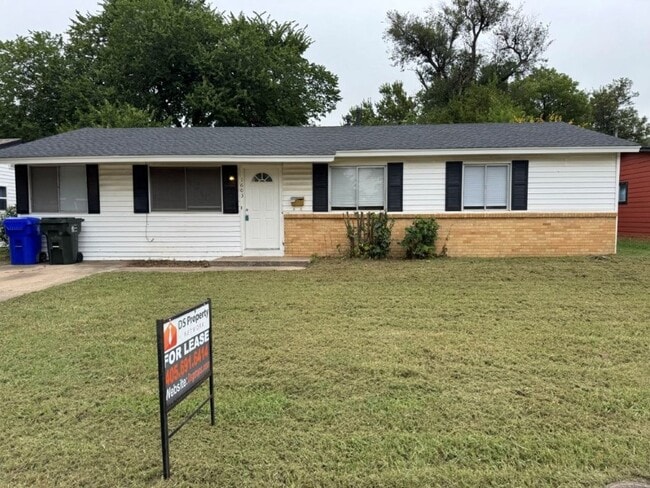 Primary Photo - 4-bedroom garage conversion, cute and clea...