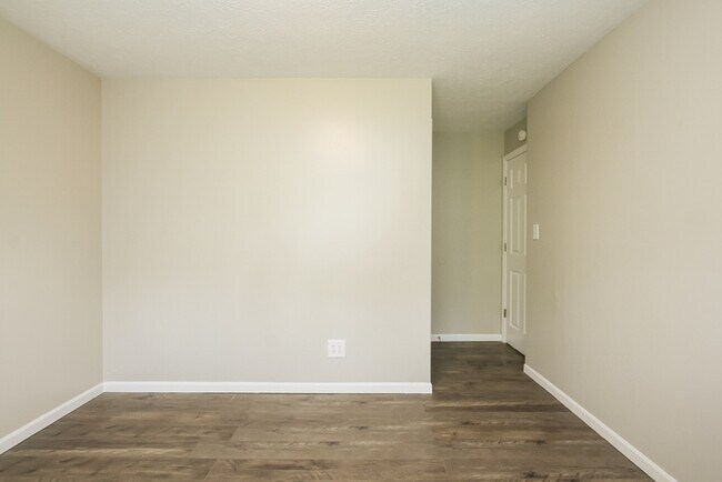 Building Photo - 5864 Brouse Dr