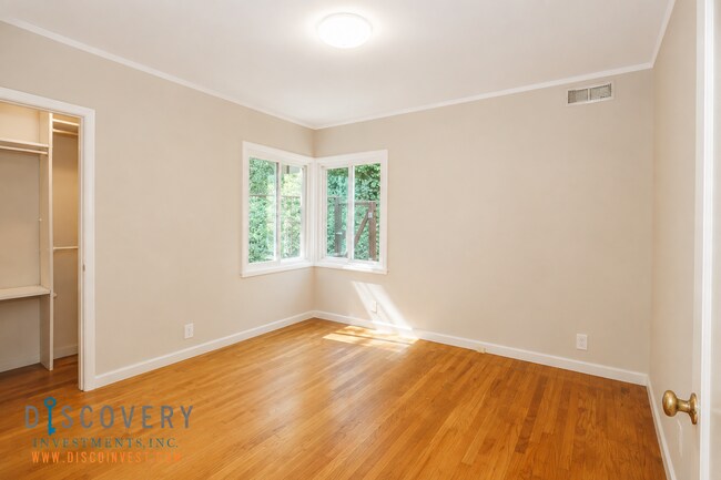 Building Photo - Charming Bungalow in the Montclair Hills