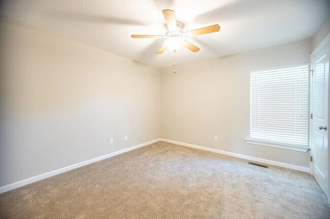 Building Photo - Adderman Pointe Townhomes
