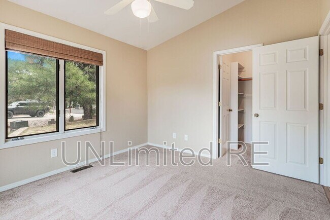 Building Photo - 4154 E Broken Rock Loop