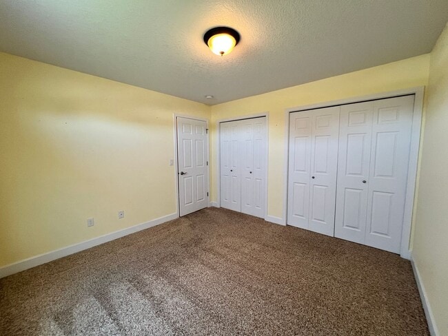 Building Photo - Well Maintained Home in Pelican Point Comm...