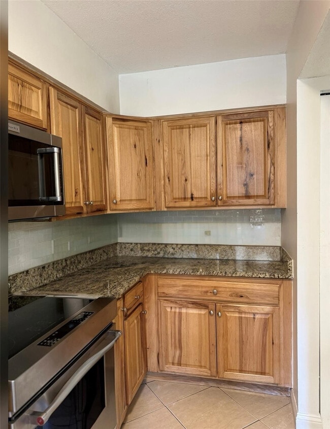 Building Photo - 8014 NW 15th Manor