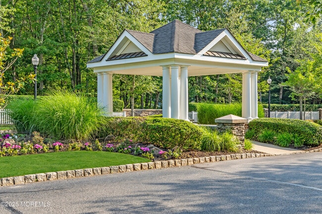 Building Photo - 8 Park Ridge Way