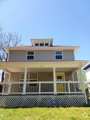 Building Photo - 526 N Sergeant Ave