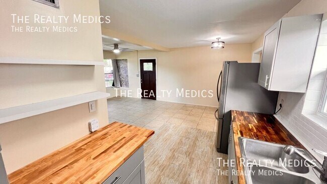 Building Photo - 6216 Lake Underhill Rd