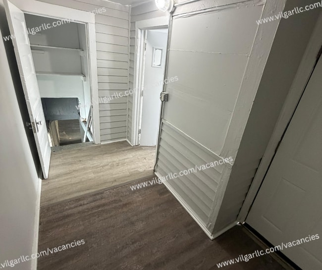 Building Photo - 3 Large Bedrooms • 1 Updated Bathroom house in Hammond, IN