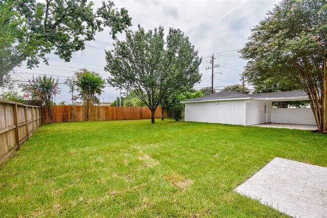 Building Photo - 4947 Cheena Dr
