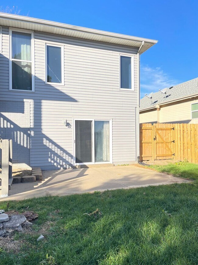 Building Photo - Northwest Omaha Gem: 2,700 Sq Ft, 3-Bedroom, Walk-Out Finished Basement, Fenced Yard, 3-Car Garag...