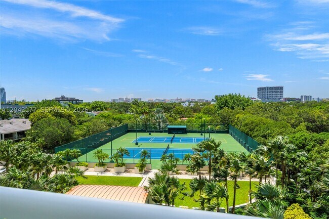 Building Photo - 2645 S Bayshore Dr