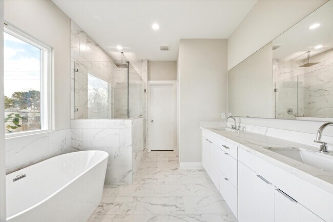 Building Photo - 8662 Easthaven Blvd