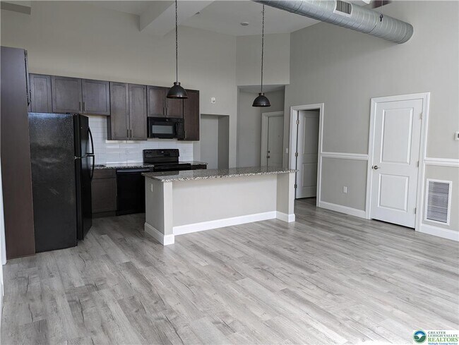 Building Photo - 216 Penn St