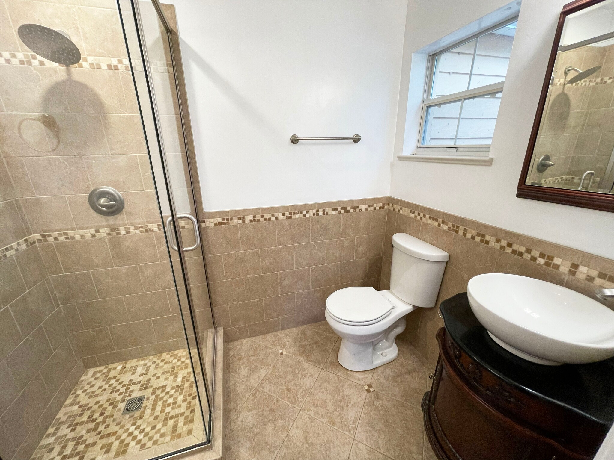 Building Photo - 417 SW Barney St