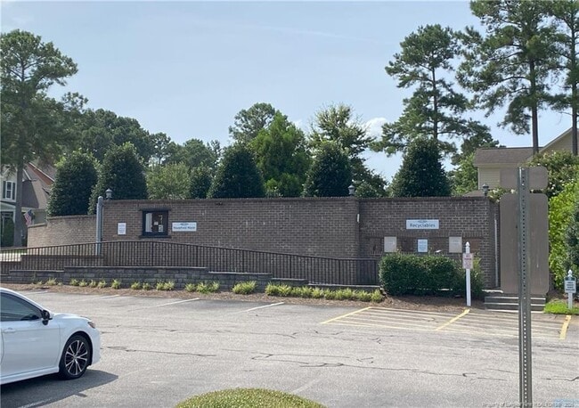 Building Photo - 411 Gallery Dr