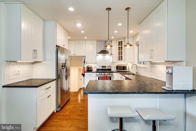 Building Photo - 7606 Jervis St