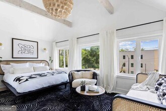 Building Photo - 724 Charles Allen Dr NE