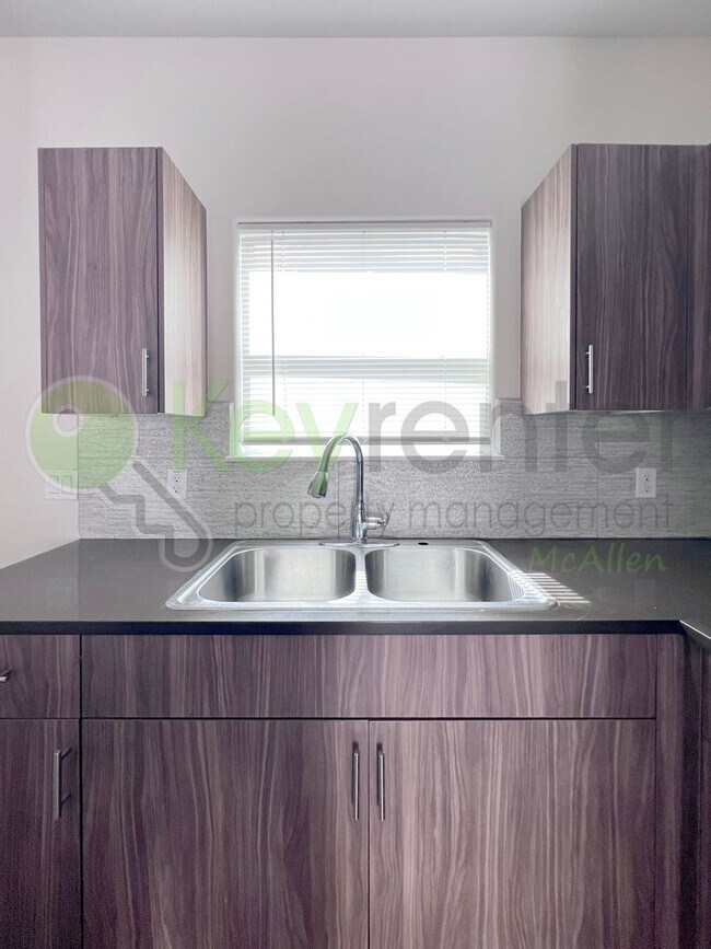 Building Photo - 3B/2B Gated Community, Awesome Price! - Edinburg TX