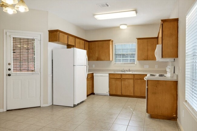 Building Photo - 305 Rawhide Loop