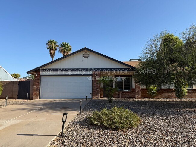 Building Photo - 6502 E Grandview Dr