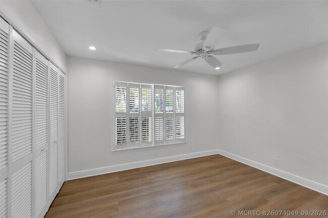 Building Photo - 2401 NE 47th St