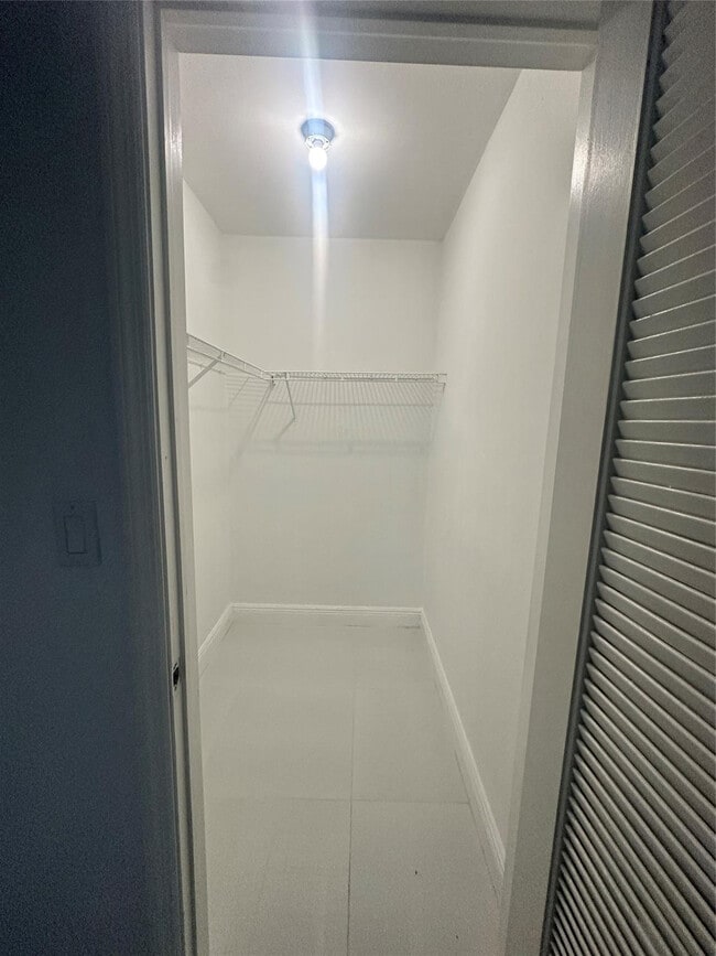 Building Photo - 2810 NE 60th St