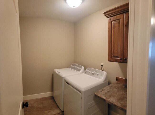 Building Photo - Fra-565