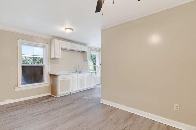 Building Photo - 409 Meadow Rd