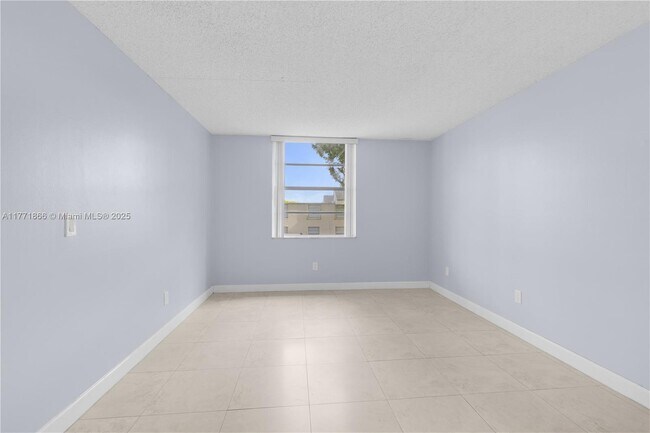 Building Photo - 8303 SW 142nd Ave