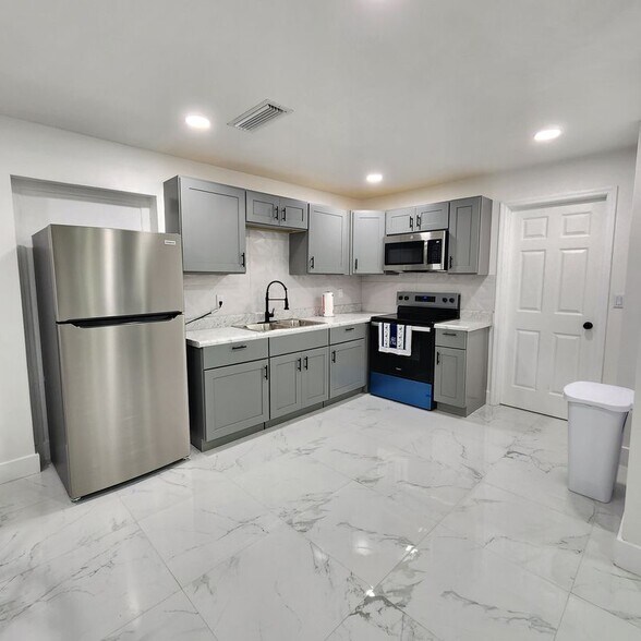 Building Photo - 2210 NW 18th St