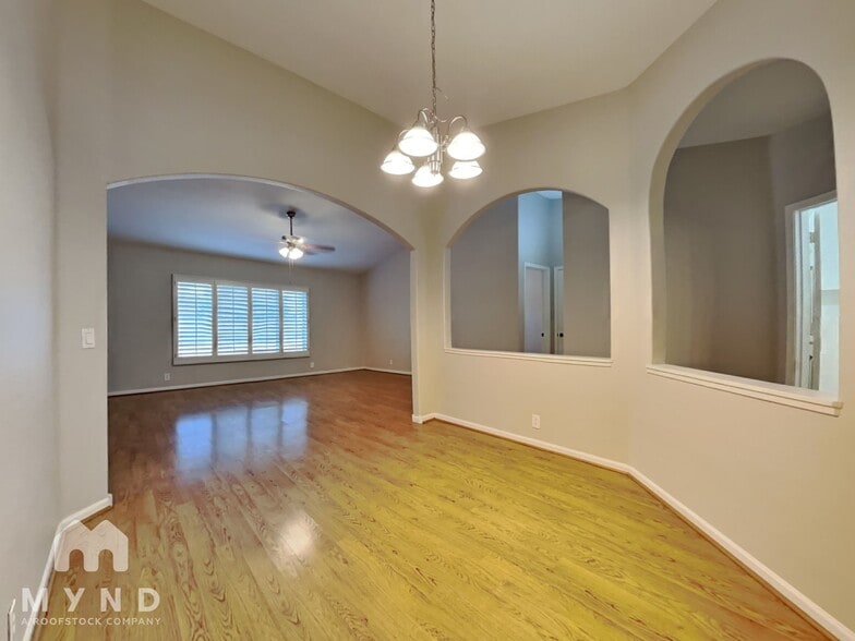Building Photo - 10257 W Pasadena Ave