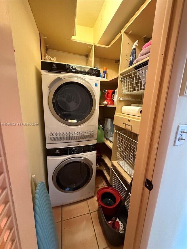 Building Photo - 1480 Euclid Ave