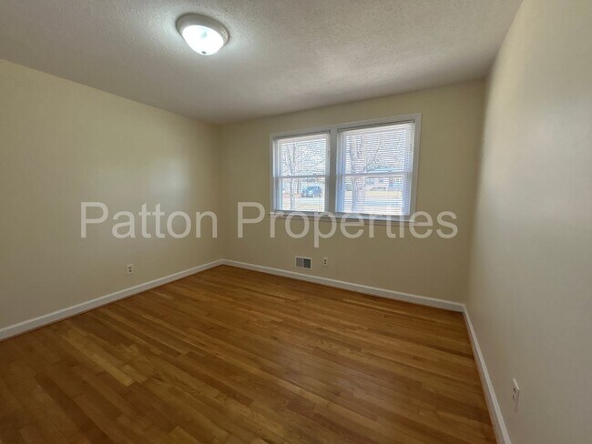 Building Photo - Saluda Gardens Home