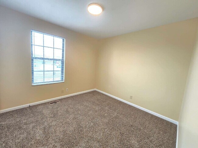 Building Photo - 351 Peabody Dr