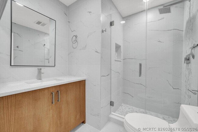 Building Photo - 23392 Country Club Dr E