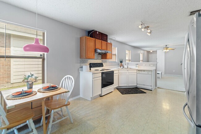 Building Photo - 6717 Waterhill Ln