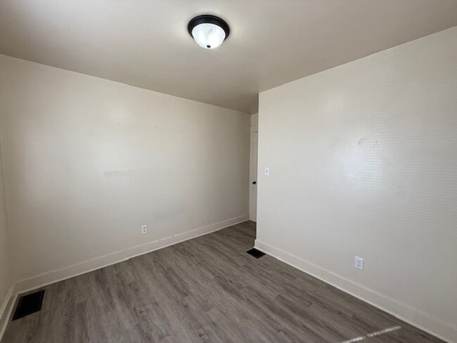 Building Photo - Bungalow Near Lake Decatur