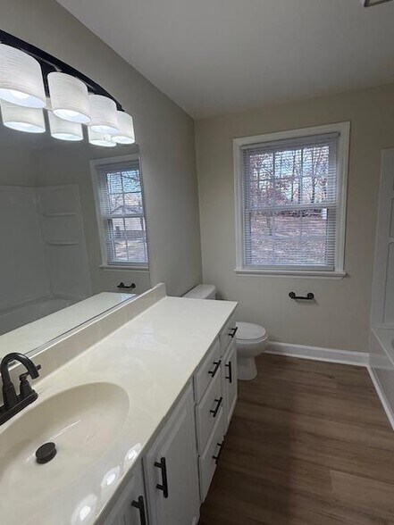 Building Photo - 4079 Village Dr