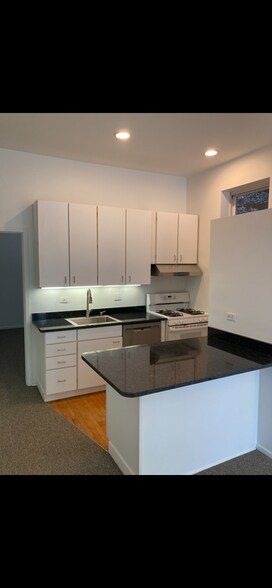 Building Photo - 1645 N Wolcott Ave